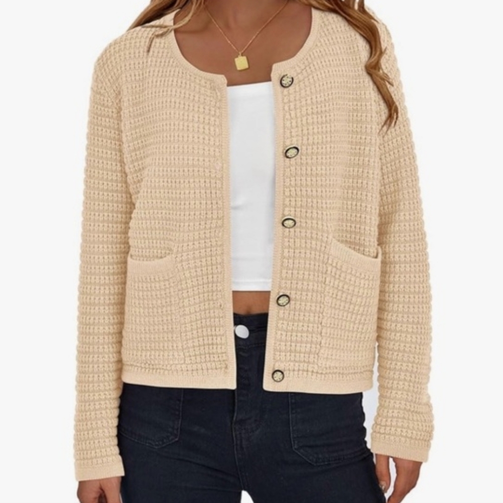 Elegant Beige Button-Up Cardigan - Picture 2 of 3